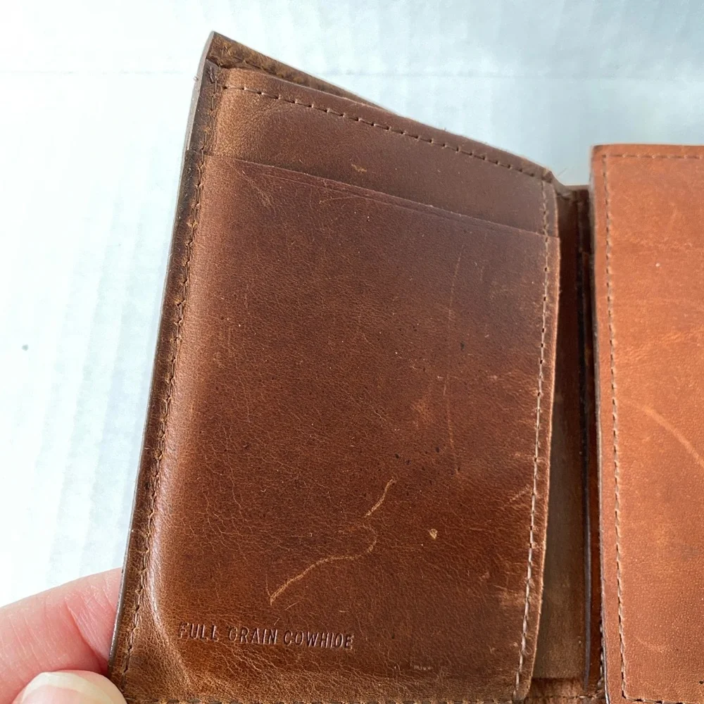 PG SPORT BROWN LEATHER TRIFOLD WALLET